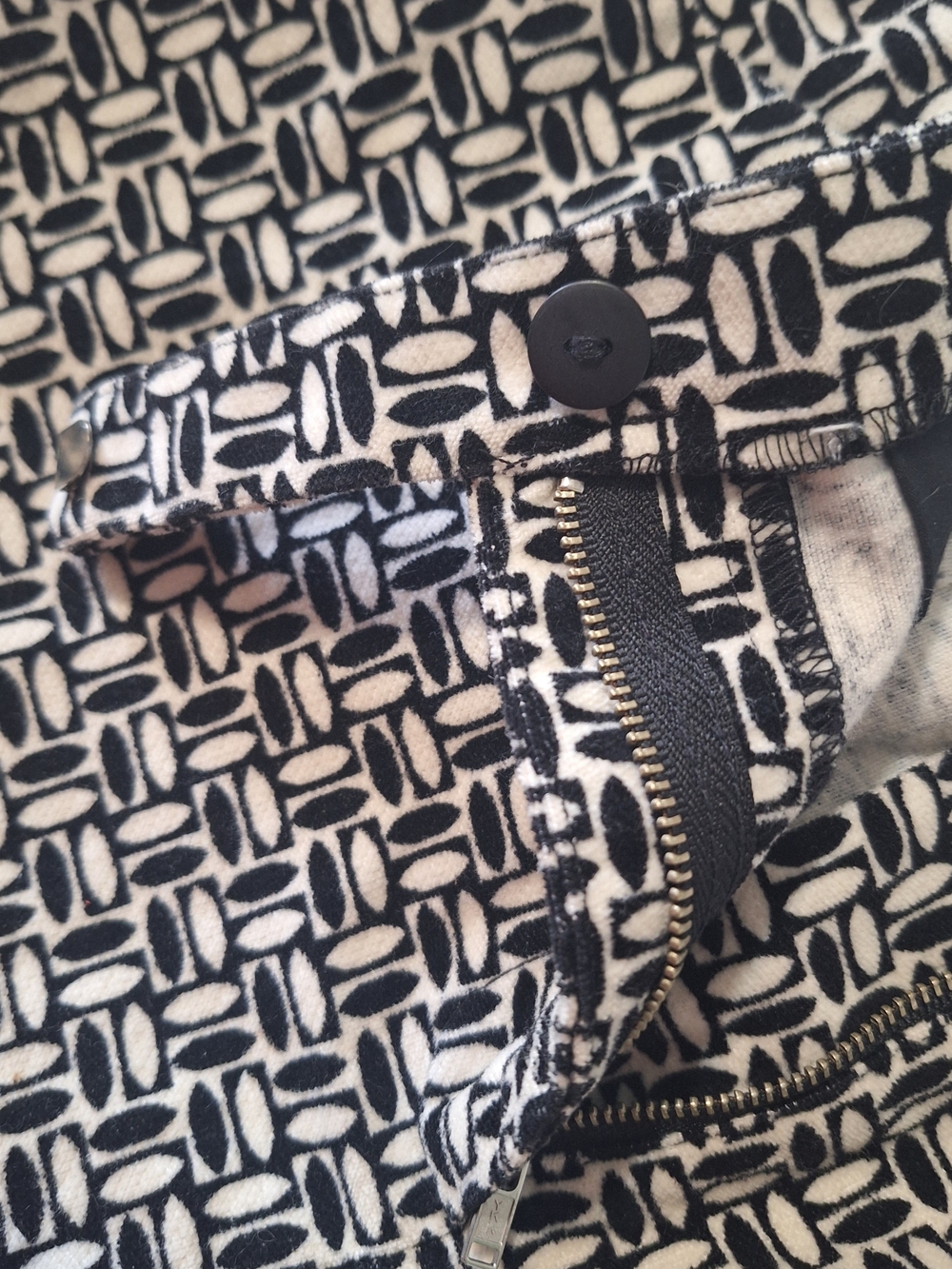 Ann Taylor LOFT Black and White Geometric Mini Mod Skirt Size 6 Petite - Picture 5 of 8